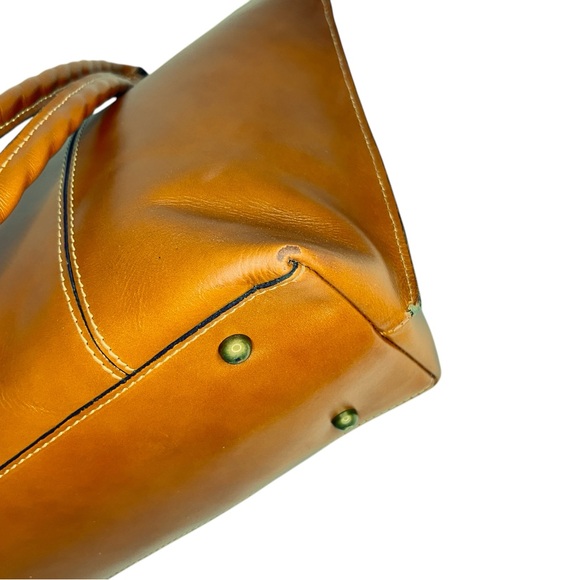 Patricia Nash Tan Leather Zip Top Tote Shoulder Bag Phone Pockets Front and Back - Picture 9 of 16